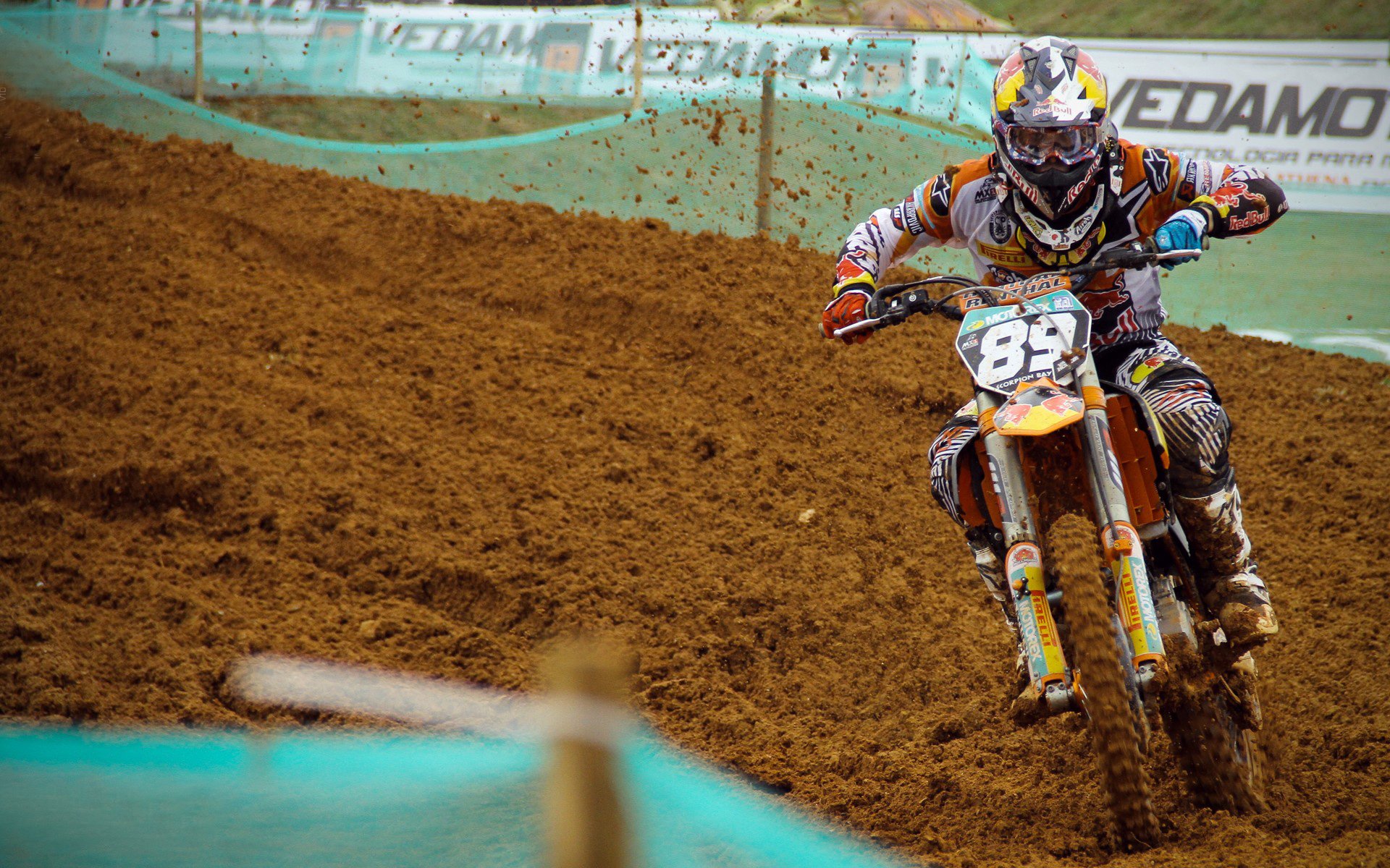 英超冠军争夺阿森纳无对手，争四大战异常惨烈，两分差了7个名次