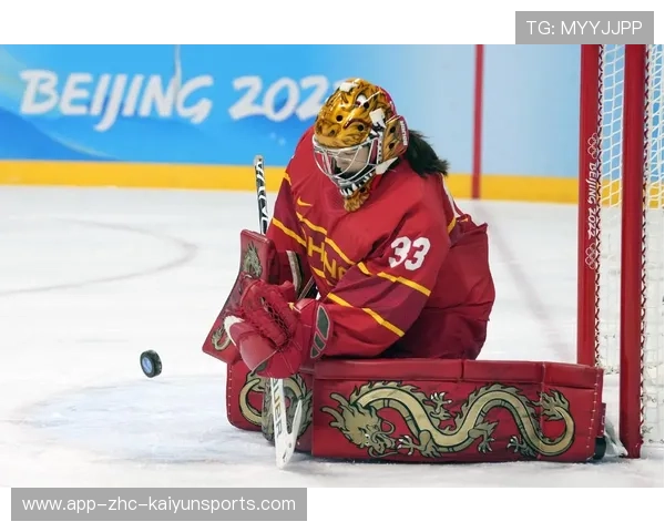 冰球季后赛门将神级扑救，社交媒体封为“冰面守护神”