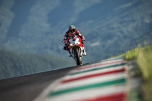 开yun官网-巴萨防线频繁失误，布鲁日抓住机会三度破门，晋级形势险峻，巴萨不败